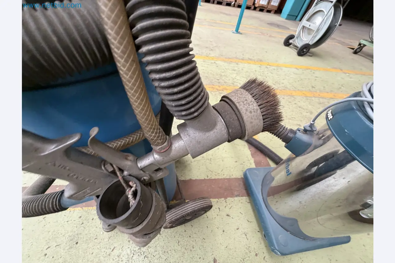Closure of the Amiet Workshop: Swiss quality in bag lock manufacturing
-3