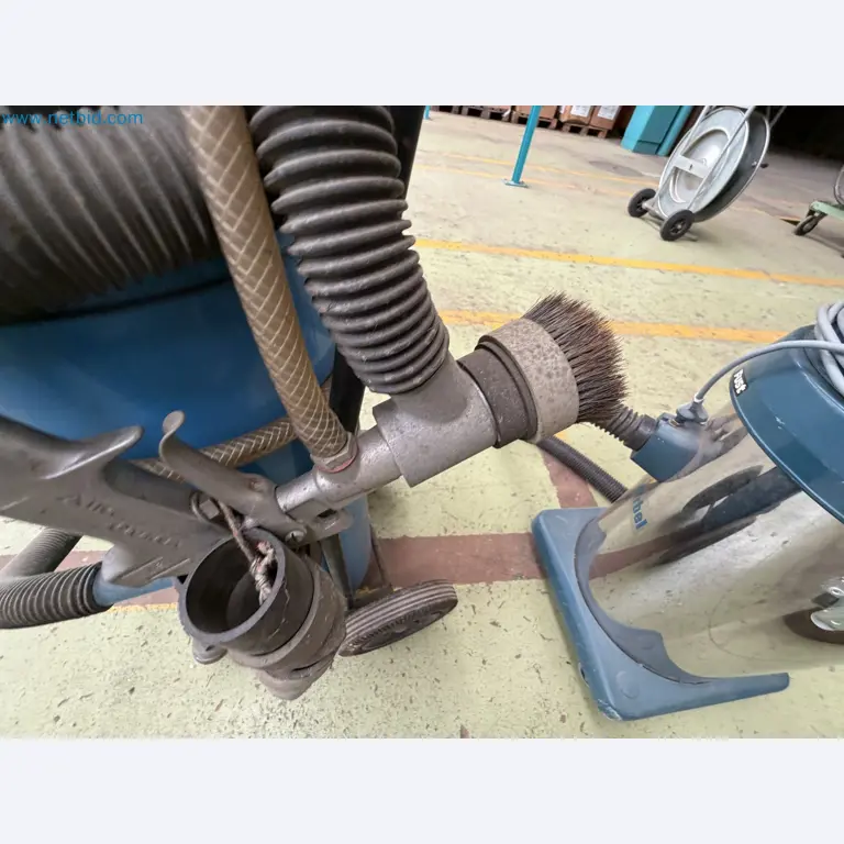 Closure of the Amiet Workshop: Swiss quality in bag lock manufacturing
-3