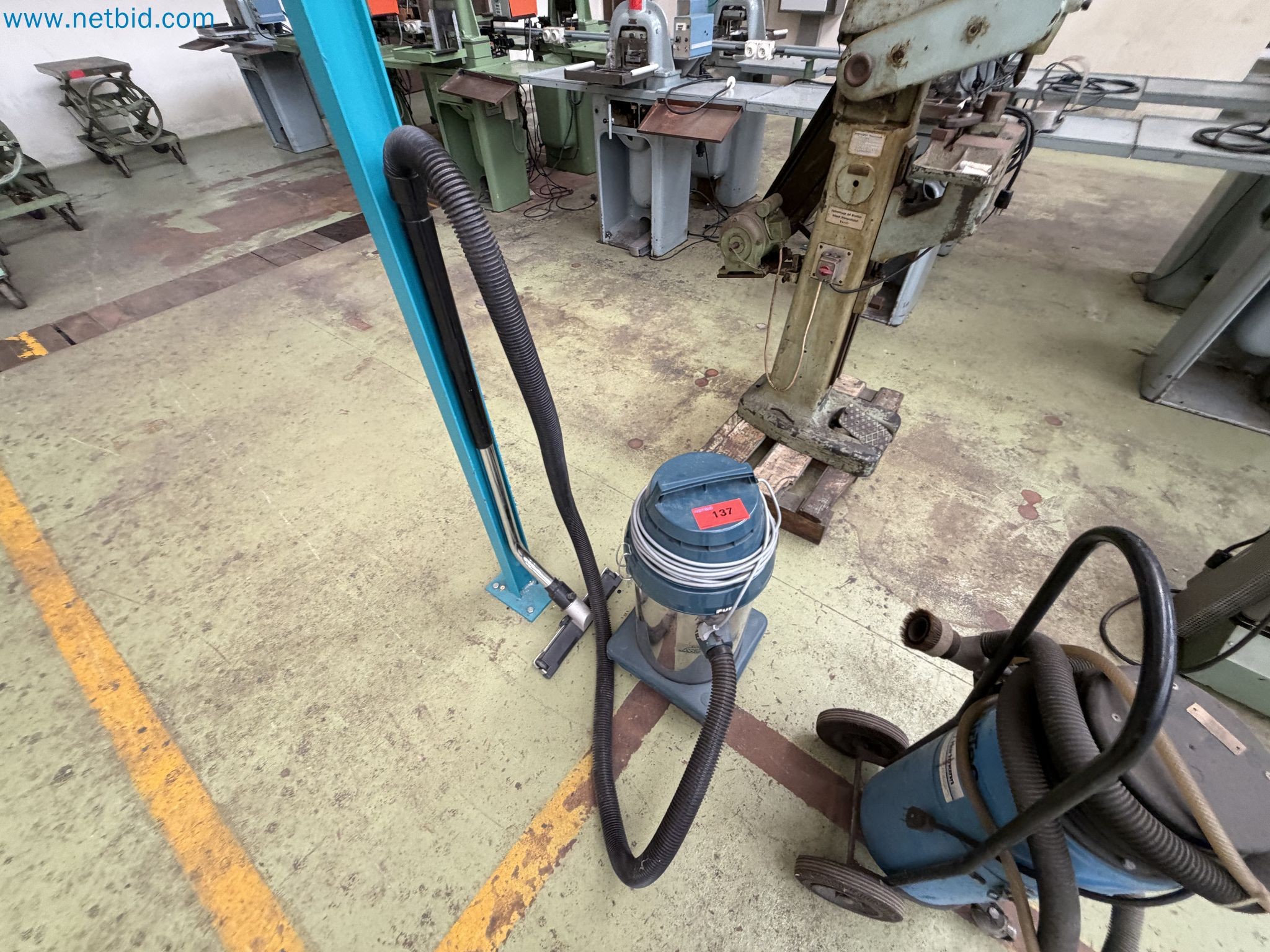 Closure of the Amiet Workshop: Swiss quality in bag lock manufacturing
-5