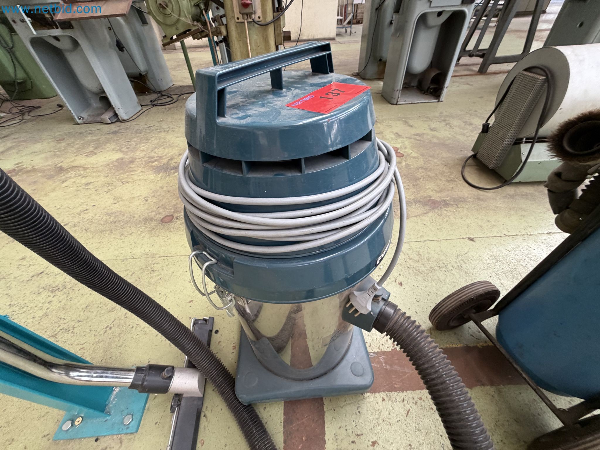 Closure of the Amiet Workshop: Swiss quality in bag lock manufacturing
-6
