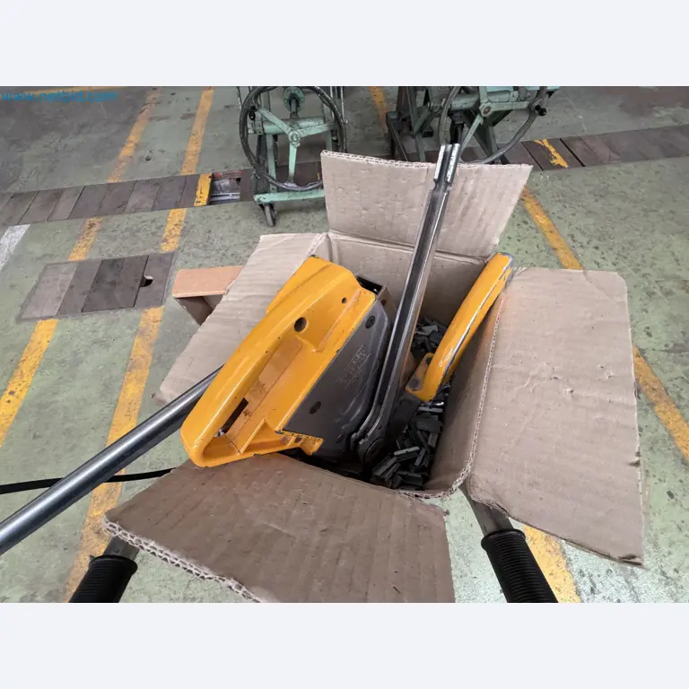 Closure of the Amiet Workshop: Swiss quality in bag lock manufacturing
-2