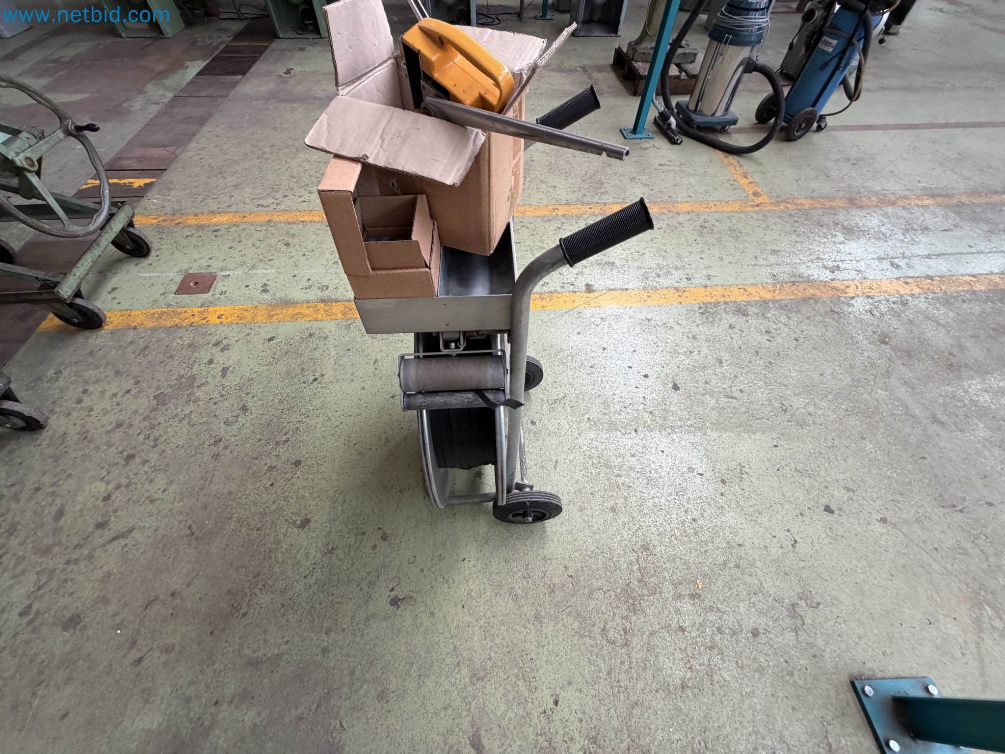 Closure of the Amiet Workshop: Swiss quality in bag lock manufacturing
-3