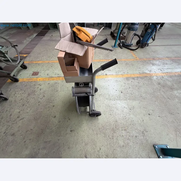 Closure of the Amiet Workshop: Swiss quality in bag lock manufacturing
-3