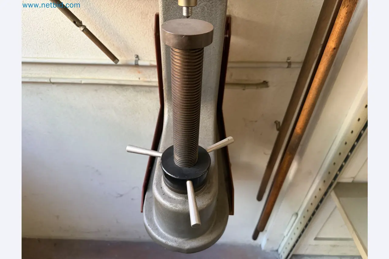 Closure of the Amiet Workshop: Swiss quality in bag lock manufacturing
-4