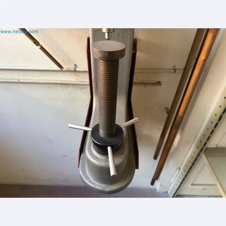 Closure of the Amiet Workshop: Swiss quality in bag lock manufacturing
-4