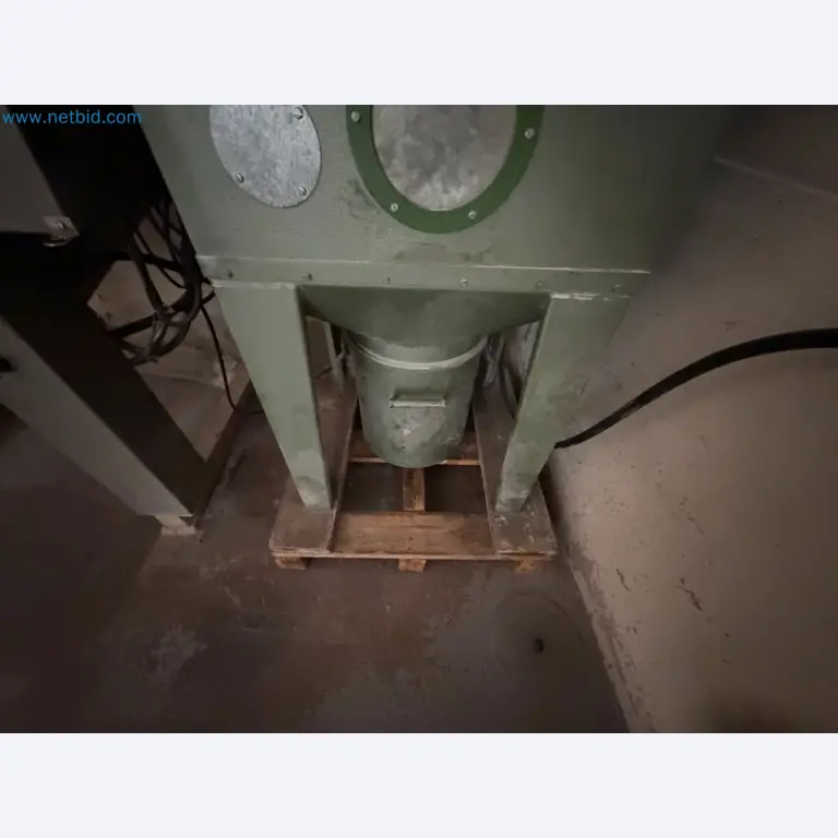 Closure of the Amiet Workshop: Swiss quality in bag lock manufacturing
-11