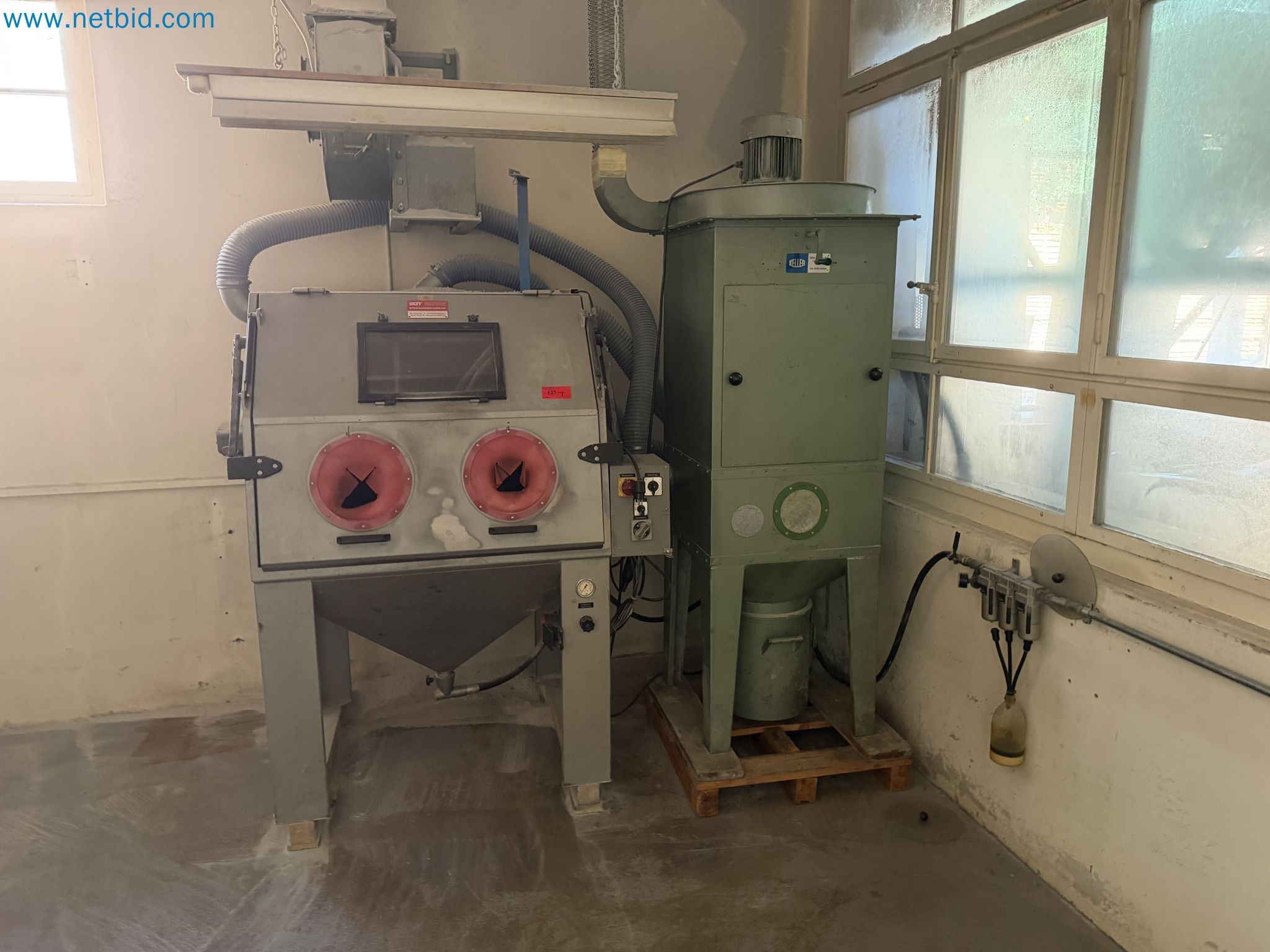 Closure of the Amiet Workshop: Swiss quality in bag lock manufacturing
-1