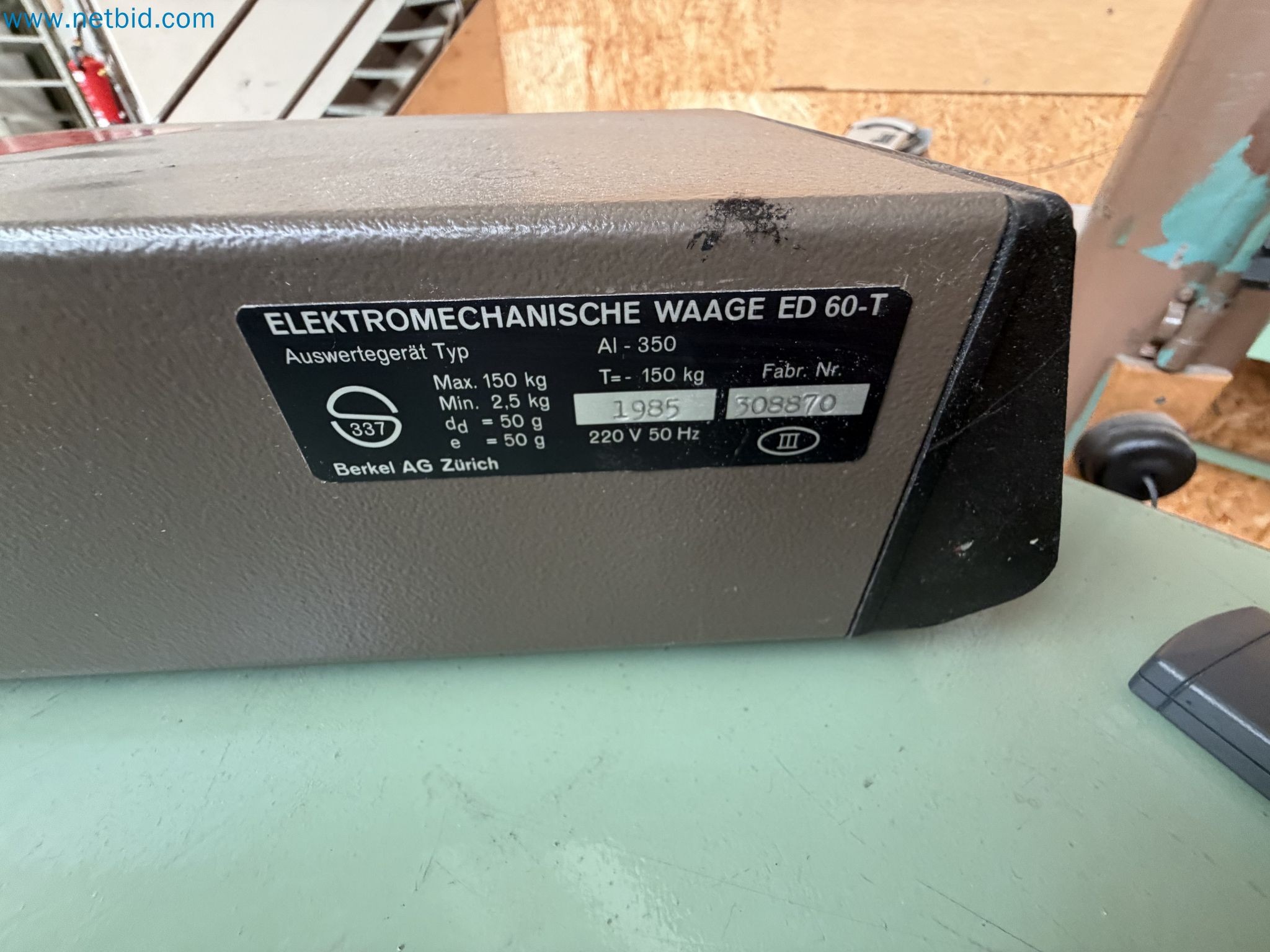 Closure of the Amiet Workshop: Swiss quality in bag lock manufacturing
-8