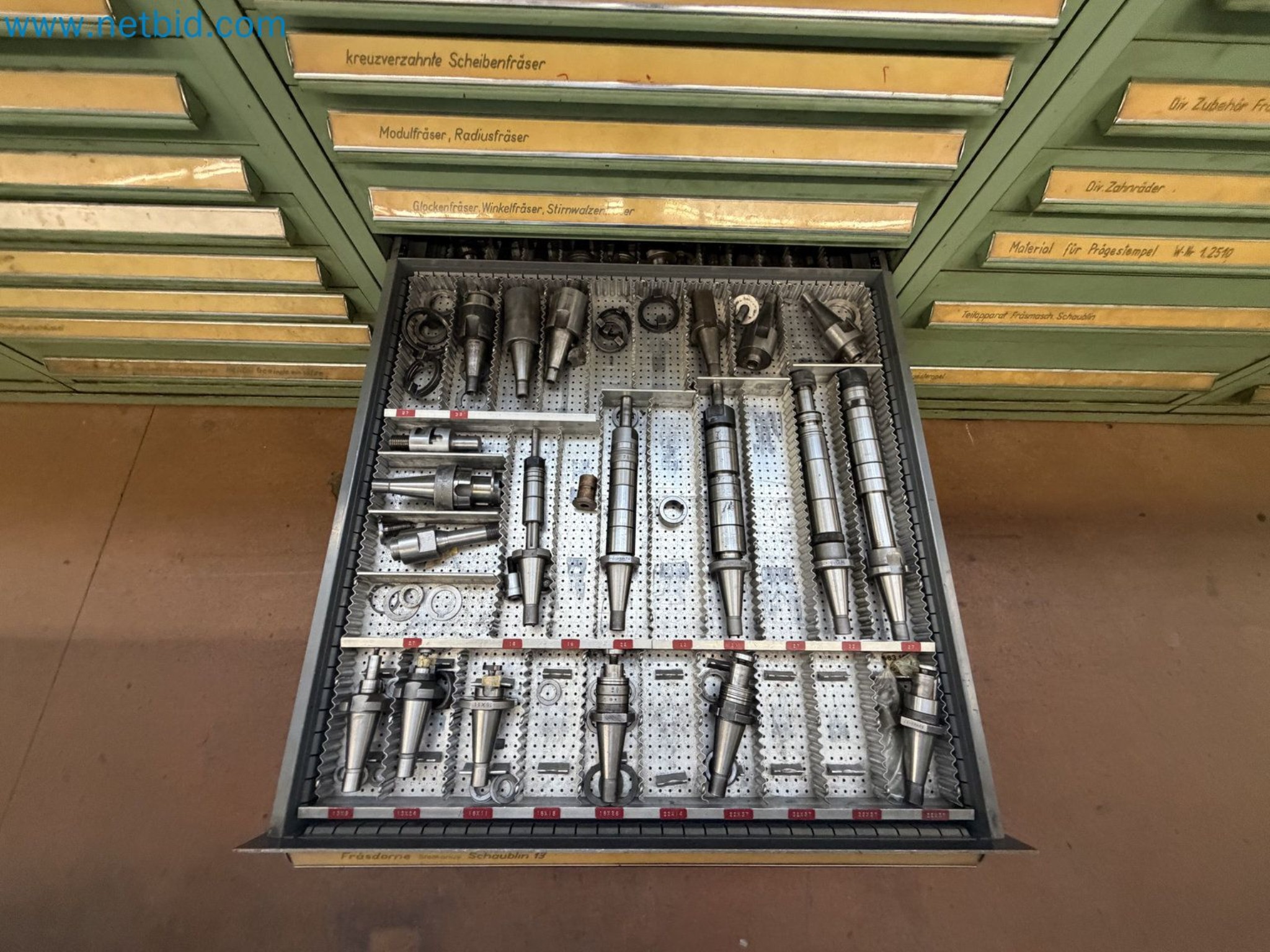 Zaprtje ateljeja Amiet: švicarska kakovost pri proizvodnji ključavnic za torbe
-10