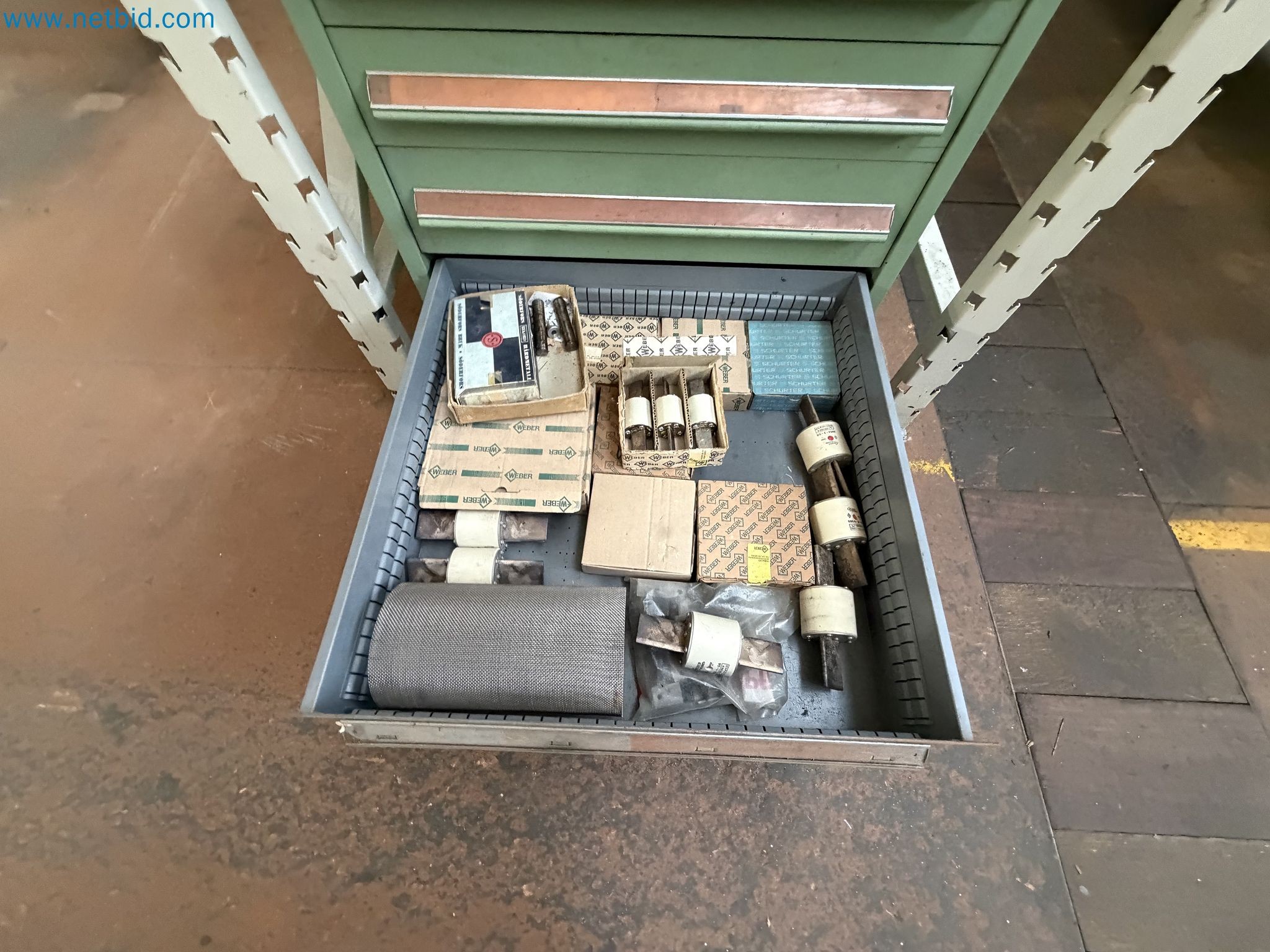 Closure of the Amiet Workshop: Swiss quality in bag lock manufacturing
-10