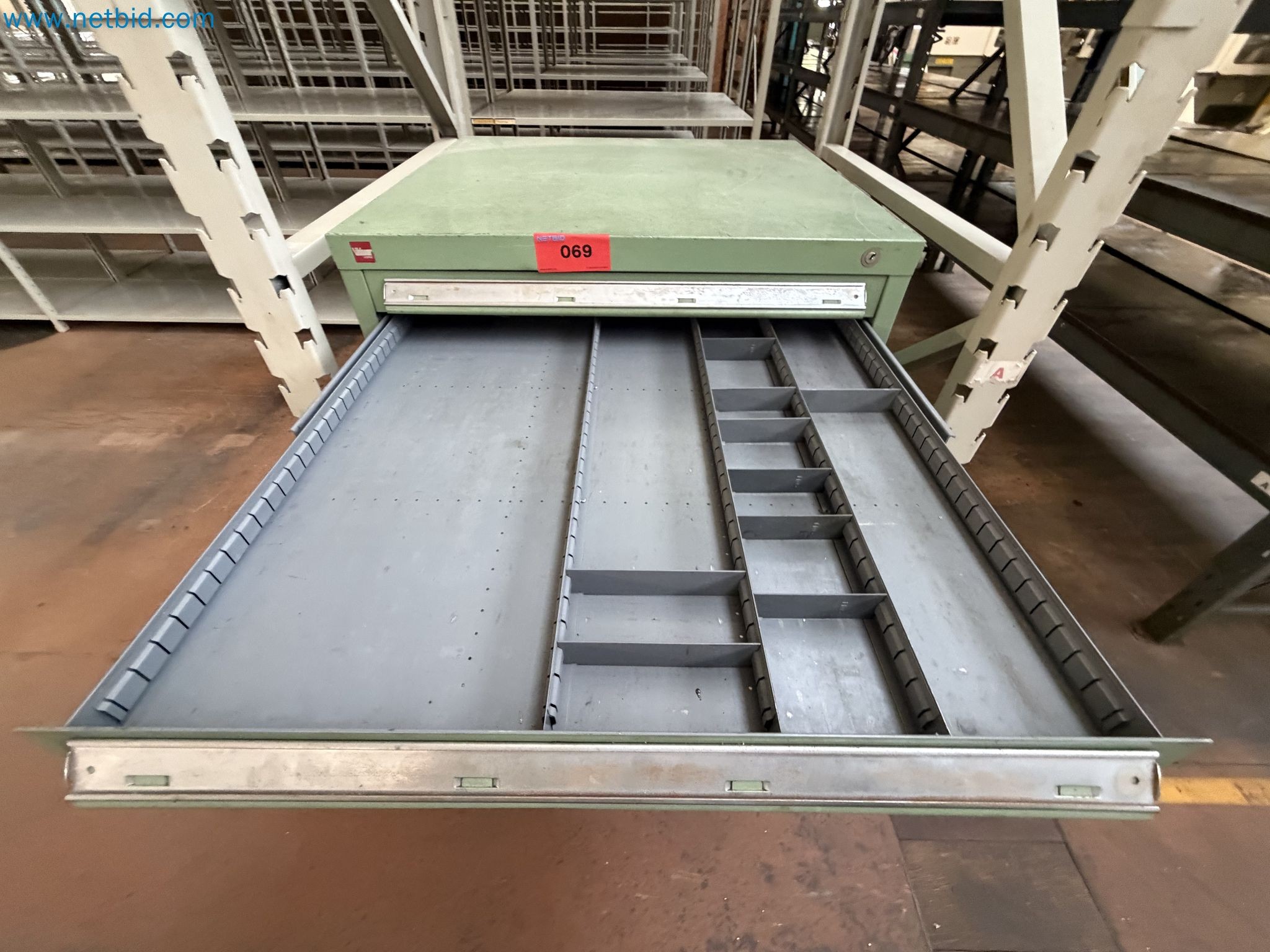 Closure of the Amiet Workshop: Swiss quality in bag lock manufacturing
-3
