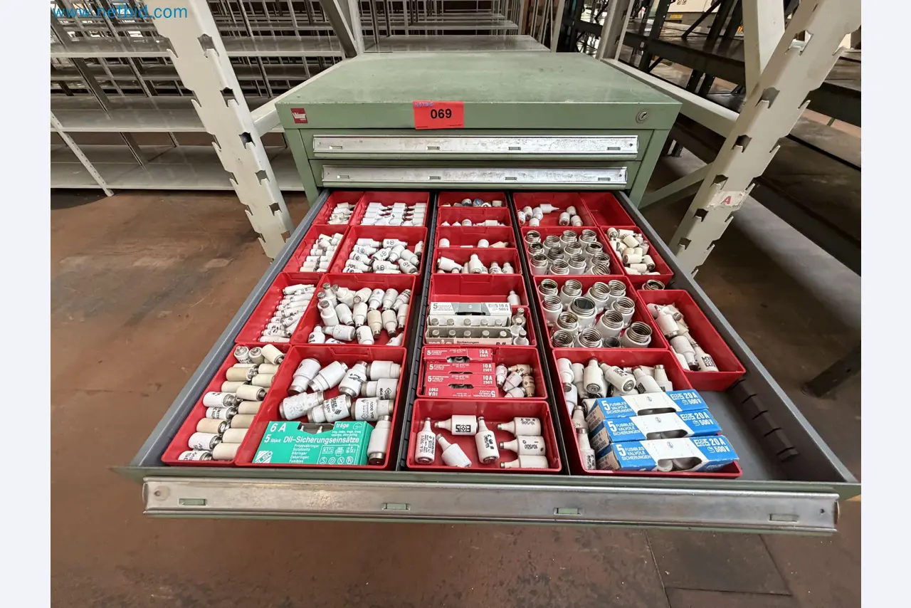 Closure of the Amiet Workshop: Swiss quality in bag lock manufacturing
-4