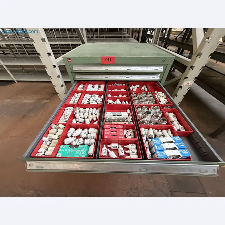 Closure of the Amiet Workshop: Swiss quality in bag lock manufacturing
-4