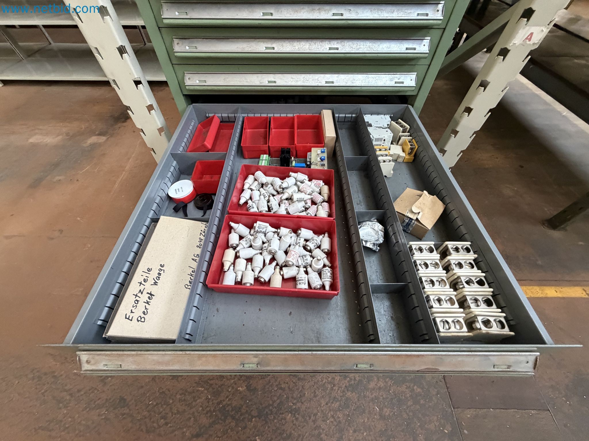 Closure of the Amiet Workshop: Swiss quality in bag lock manufacturing
-6