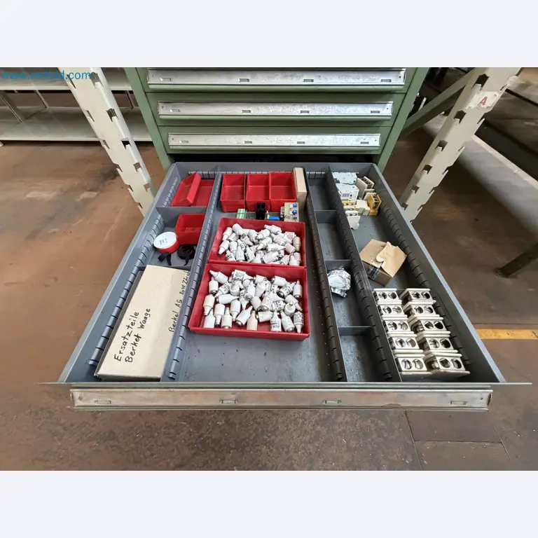 Closure of the Amiet Workshop: Swiss quality in bag lock manufacturing
-6