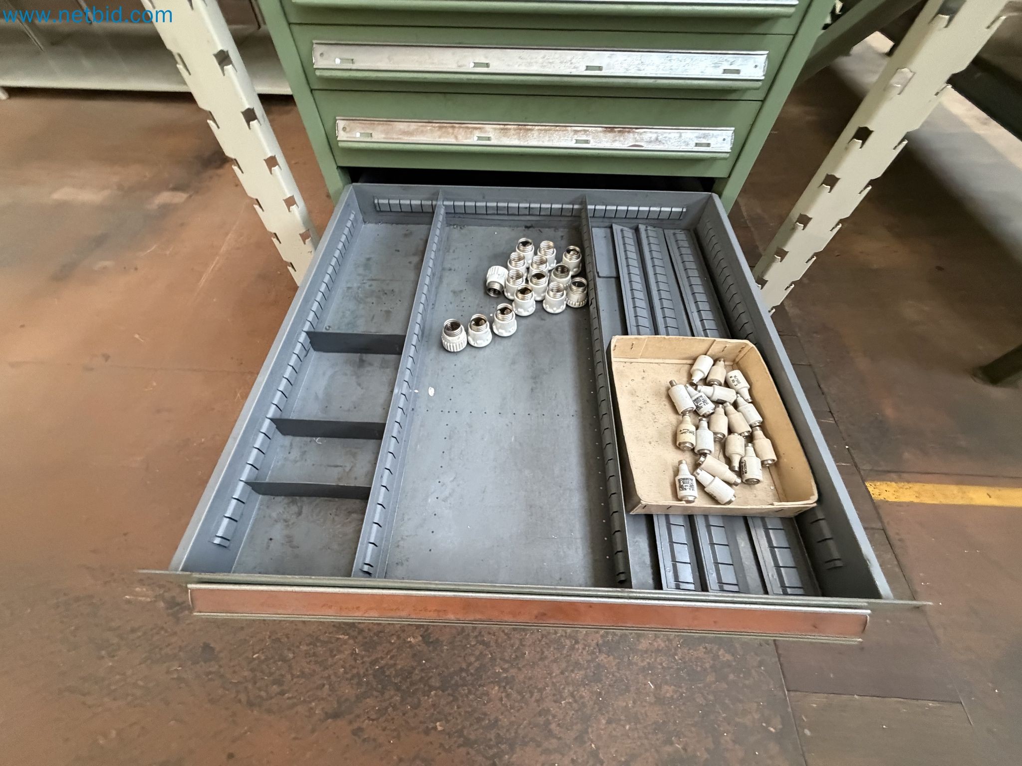 Closure of the Amiet Workshop: Swiss quality in bag lock manufacturing
-7