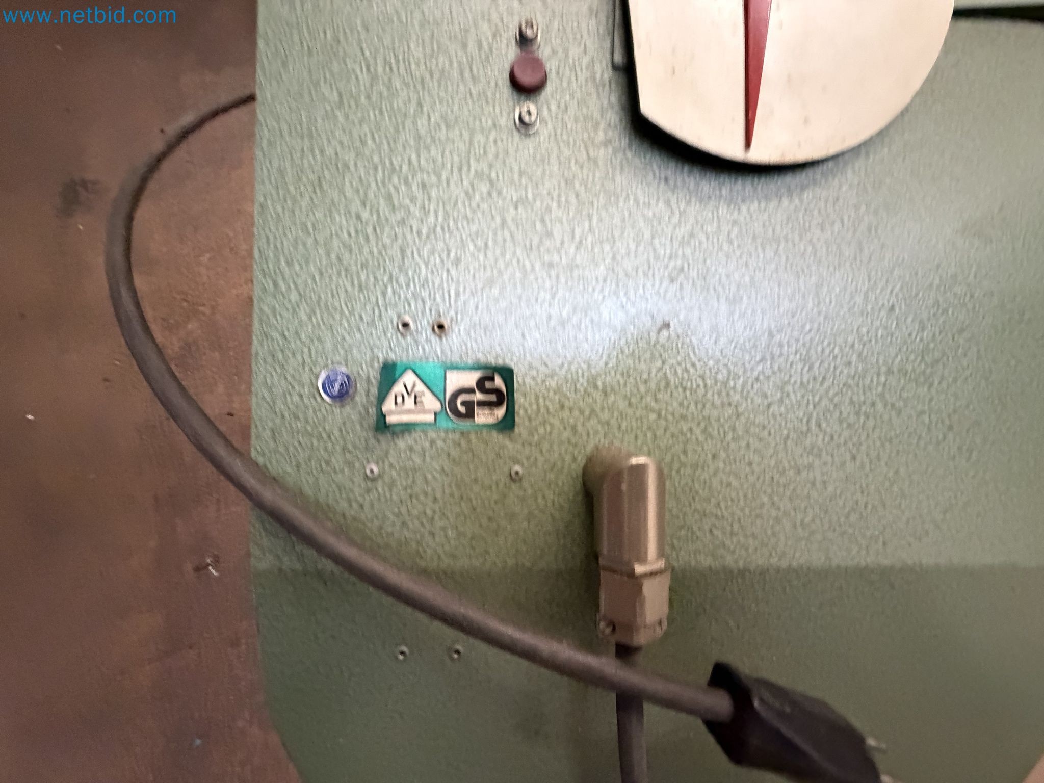 Closure of the Amiet Workshop: Swiss quality in bag lock manufacturing
-17