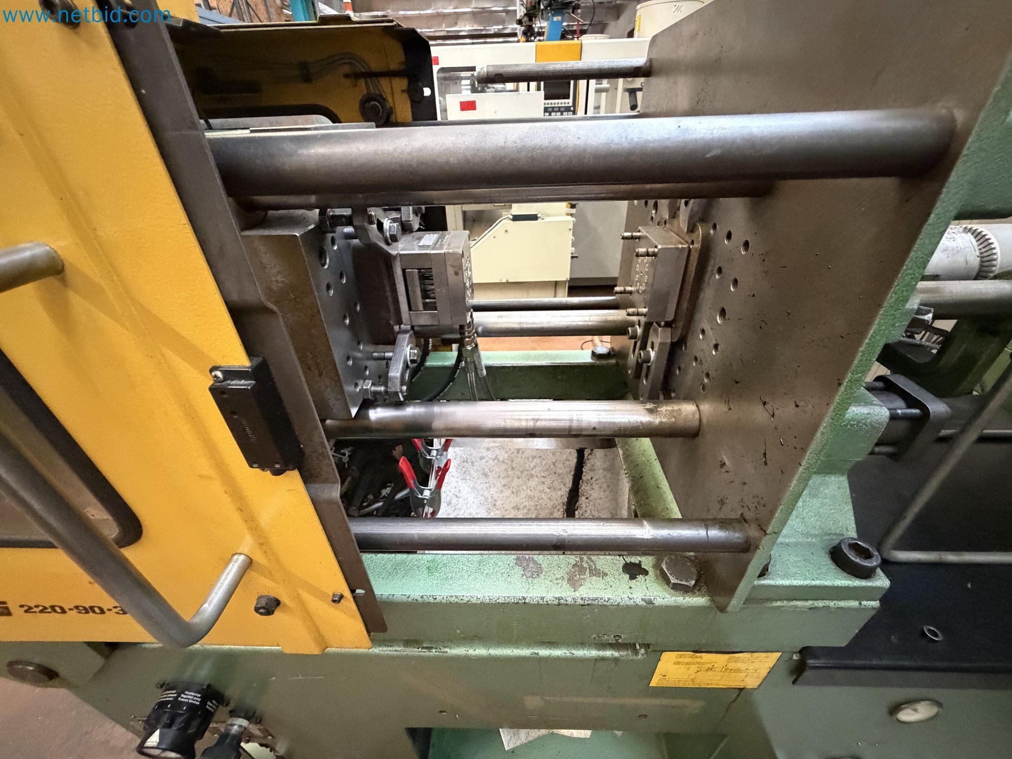 Closure of the Amiet Workshop: Swiss quality in bag lock manufacturing
-4