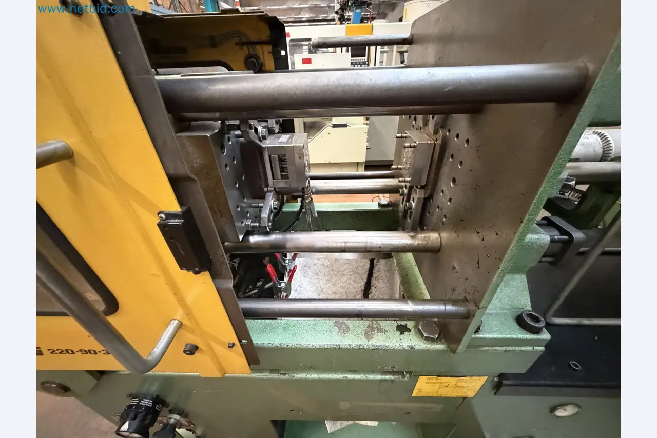 Closure of the Amiet Workshop: Swiss quality in bag lock manufacturing
-4