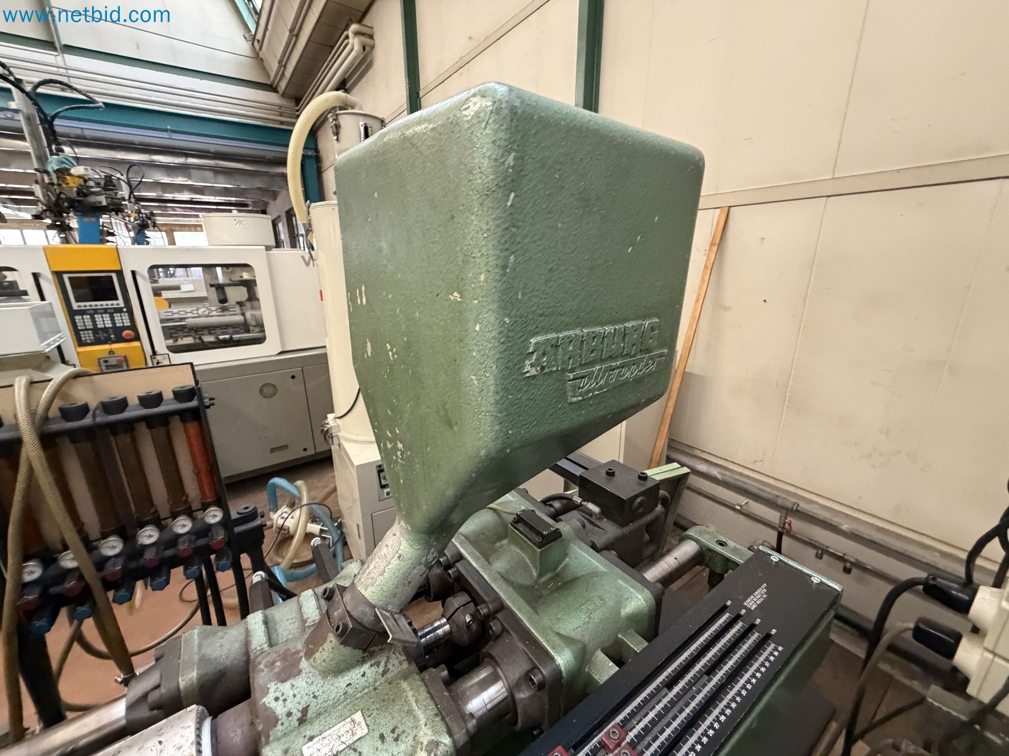Closure of the Amiet Workshop: Swiss quality in bag lock manufacturing
-6