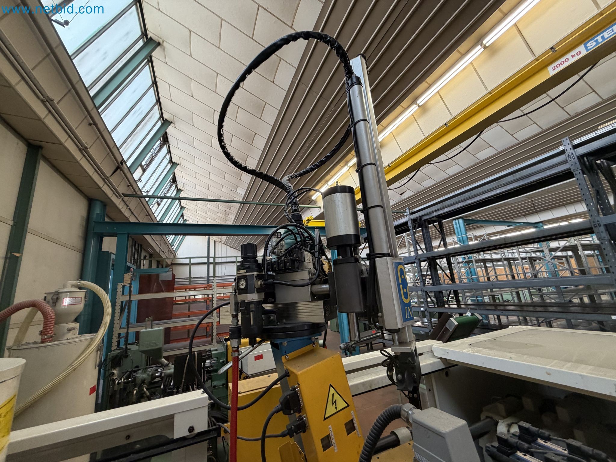Closure of the Amiet Workshop: Swiss quality in bag lock manufacturing
-11