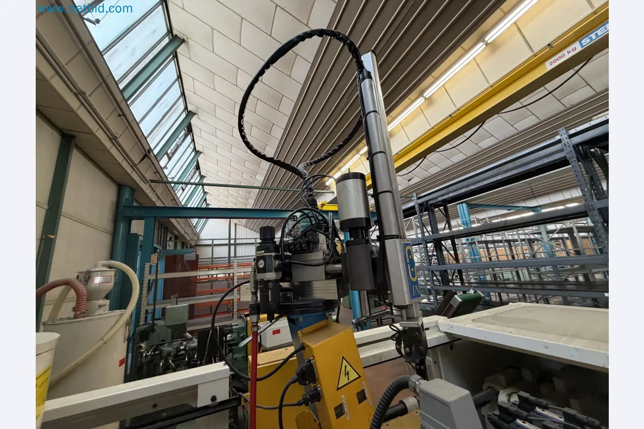 Closure of the Amiet Workshop: Swiss quality in bag lock manufacturing
-11