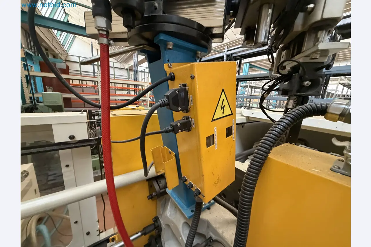 Closure of the Amiet Workshop: Swiss quality in bag lock manufacturing
-12