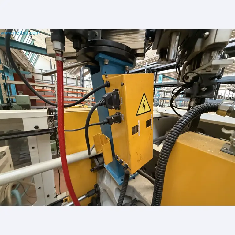 Closure of the Amiet Workshop: Swiss quality in bag lock manufacturing
-12