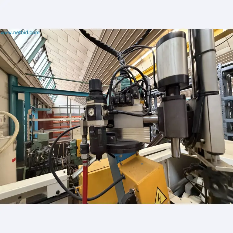 Closure of the Amiet Workshop: Swiss quality in bag lock manufacturing
-13