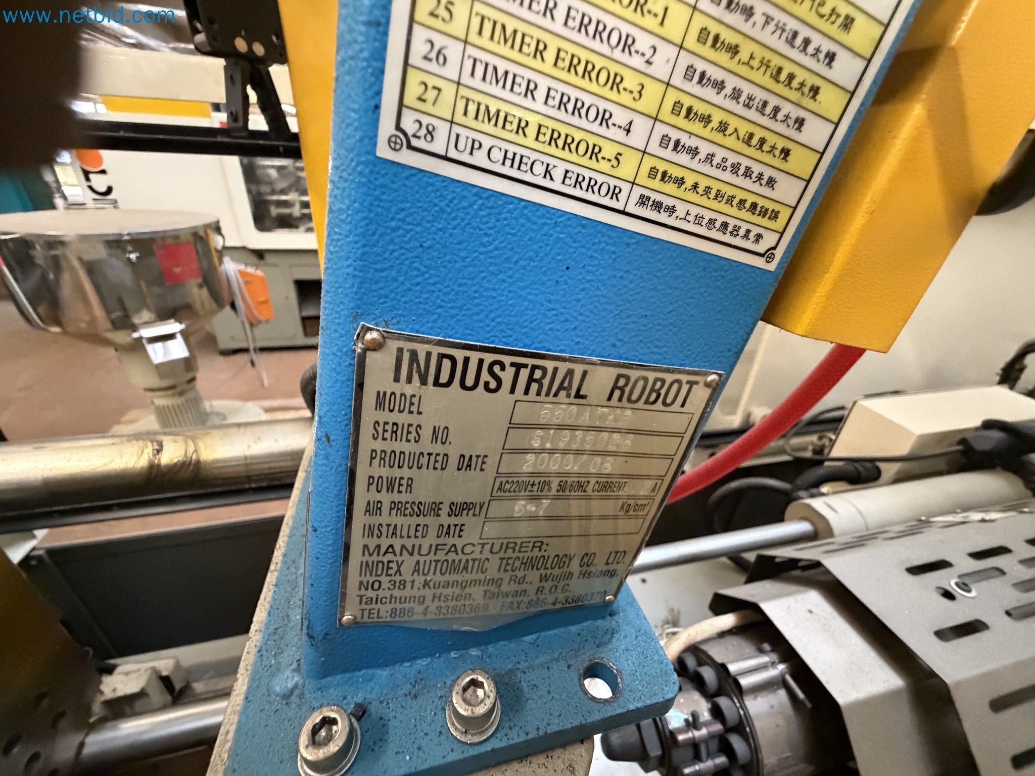 Closure of the Amiet Workshop: Swiss quality in bag lock manufacturing
-15