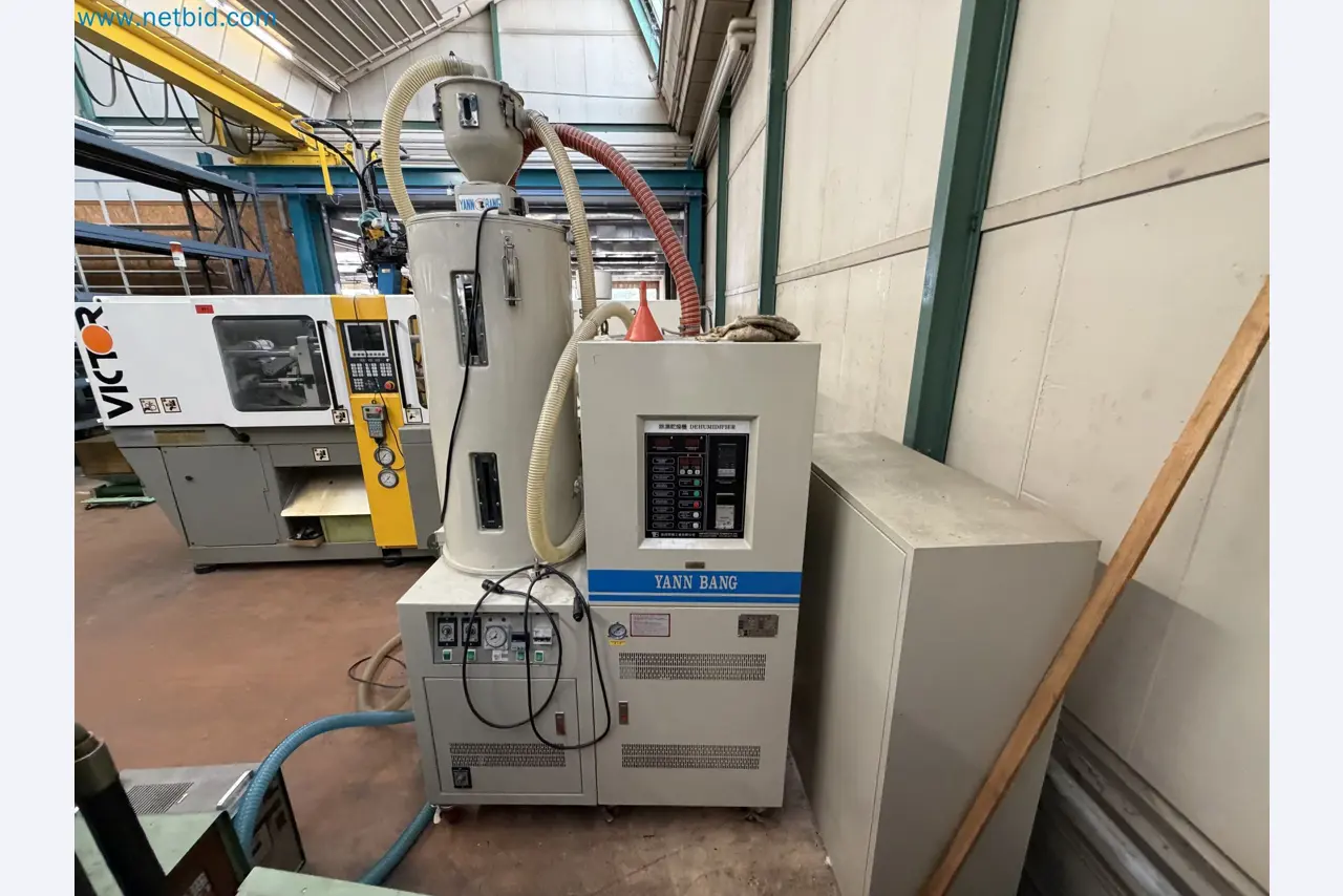 Closure of the Amiet Workshop: Swiss quality in bag lock manufacturing
-25