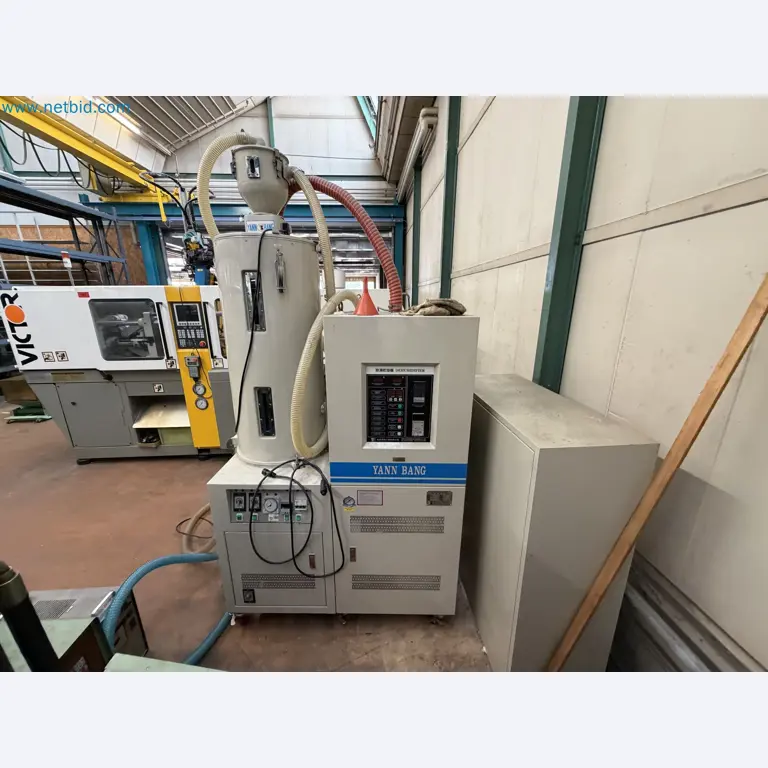 Closure of the Amiet Workshop: Swiss quality in bag lock manufacturing
-25