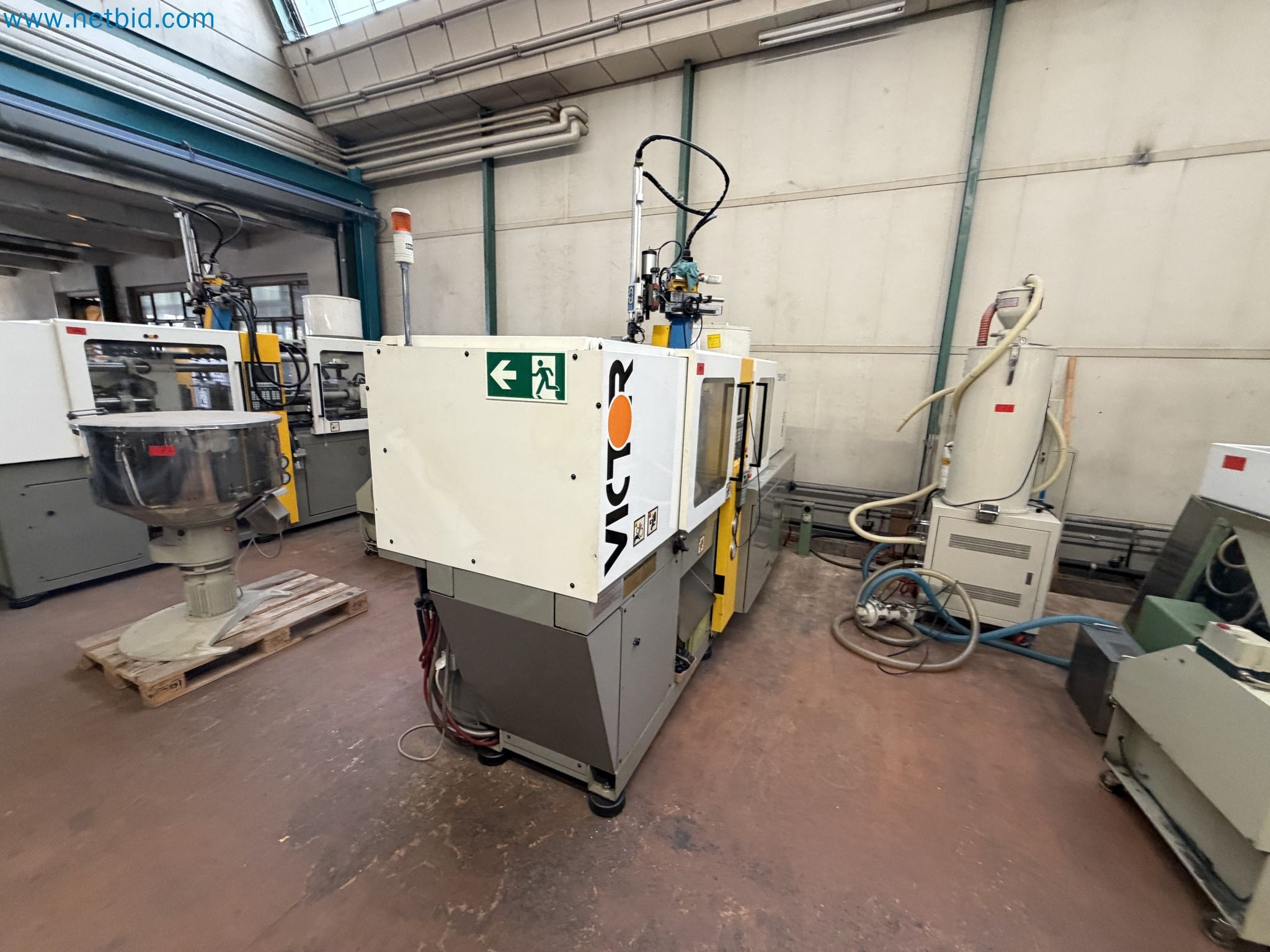 Closure of the Amiet Workshop: Swiss quality in bag lock manufacturing
-2