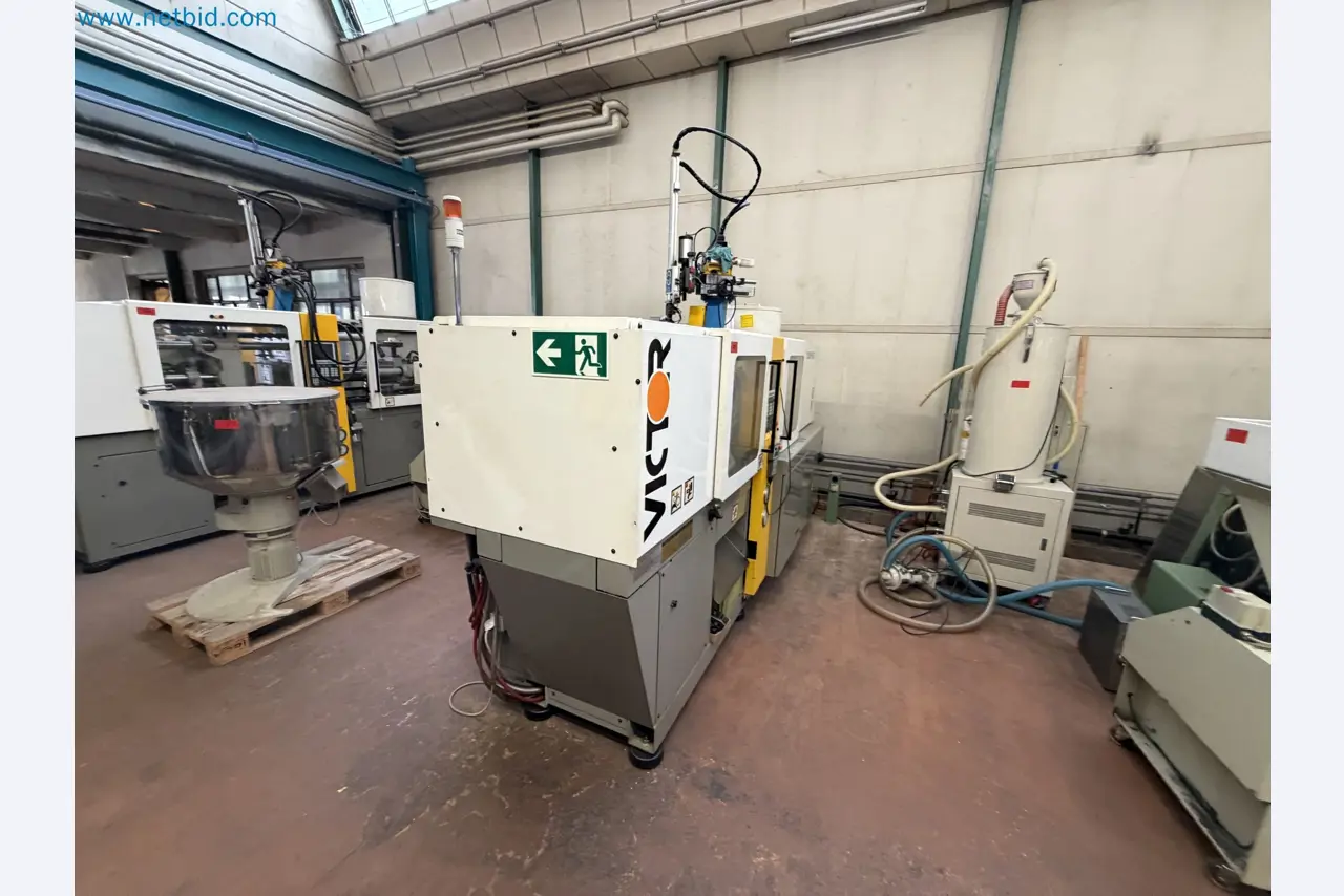 Closure of the Amiet Workshop: Swiss quality in bag lock manufacturing
-2