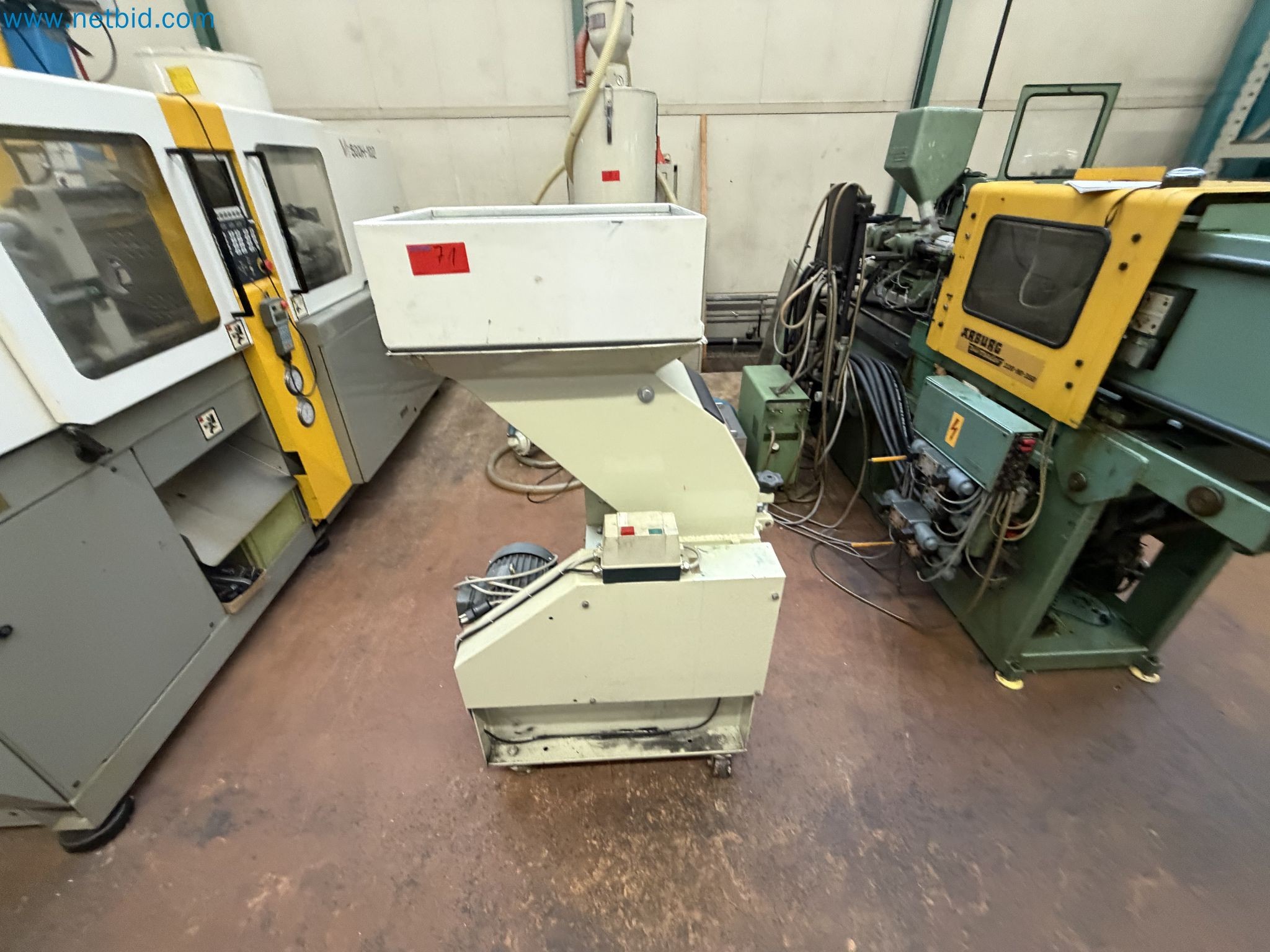 Closure of the Amiet Workshop: Swiss quality in bag lock manufacturing
-32