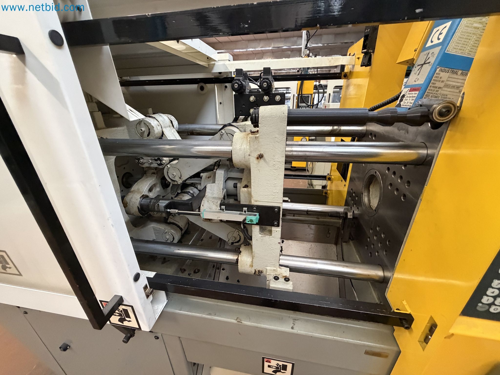 Closure of the Amiet Workshop: Swiss quality in bag lock manufacturing
-4