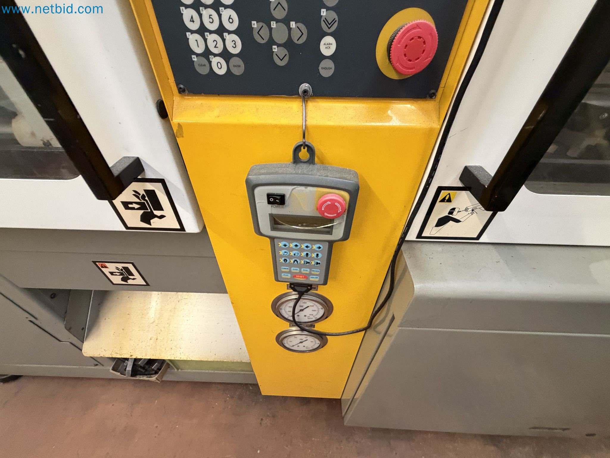 Closure of the Amiet Workshop: Swiss quality in bag lock manufacturing
-7