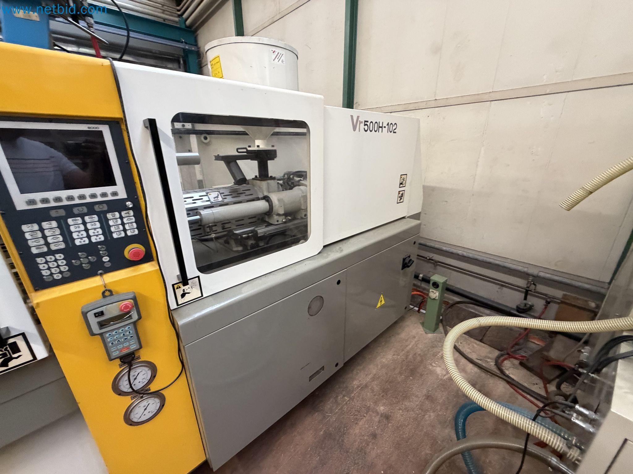 Closure of the Amiet Workshop: Swiss quality in bag lock manufacturing
-8