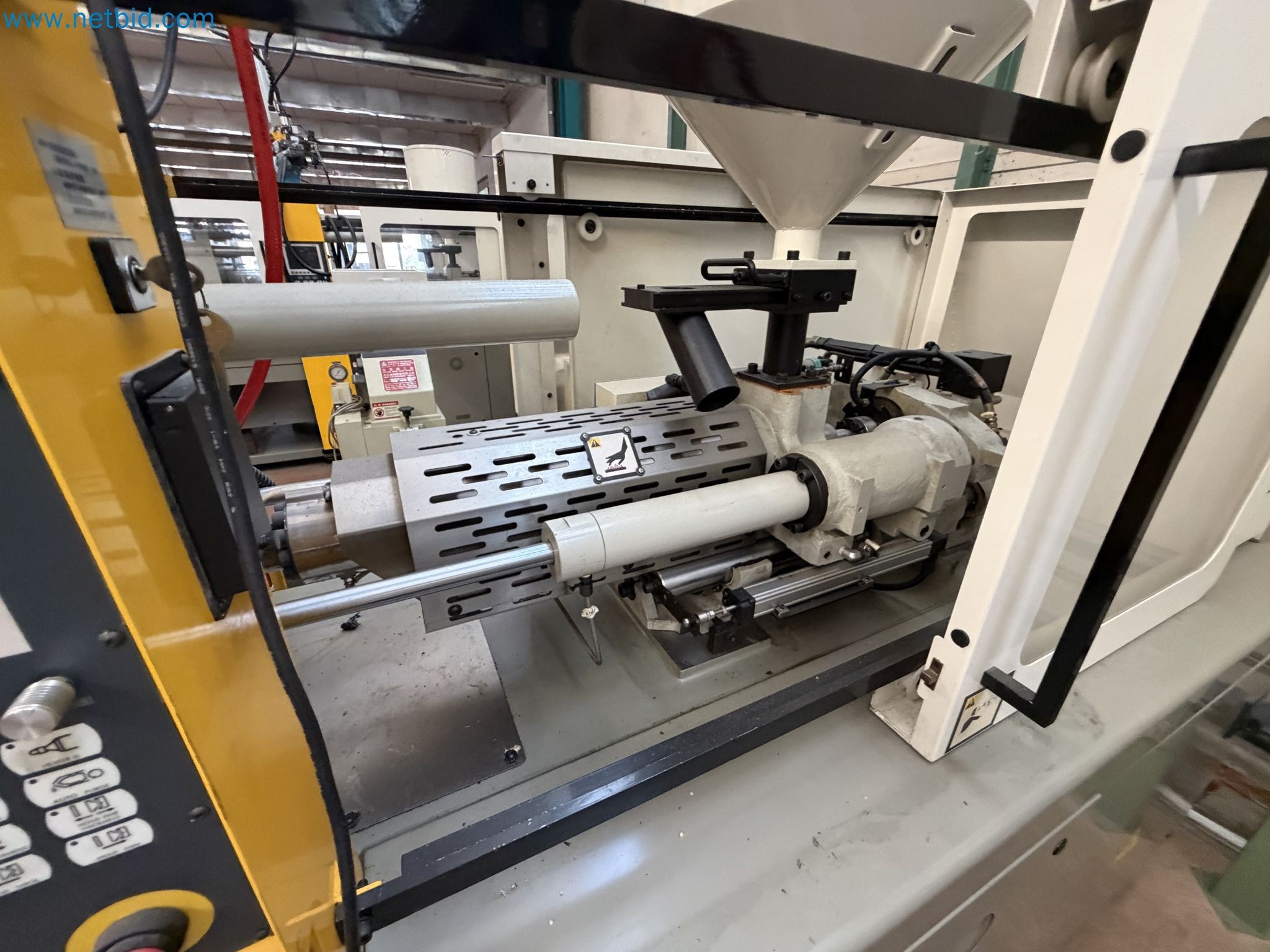 Closure of the Amiet Workshop: Swiss quality in bag lock manufacturing
-9