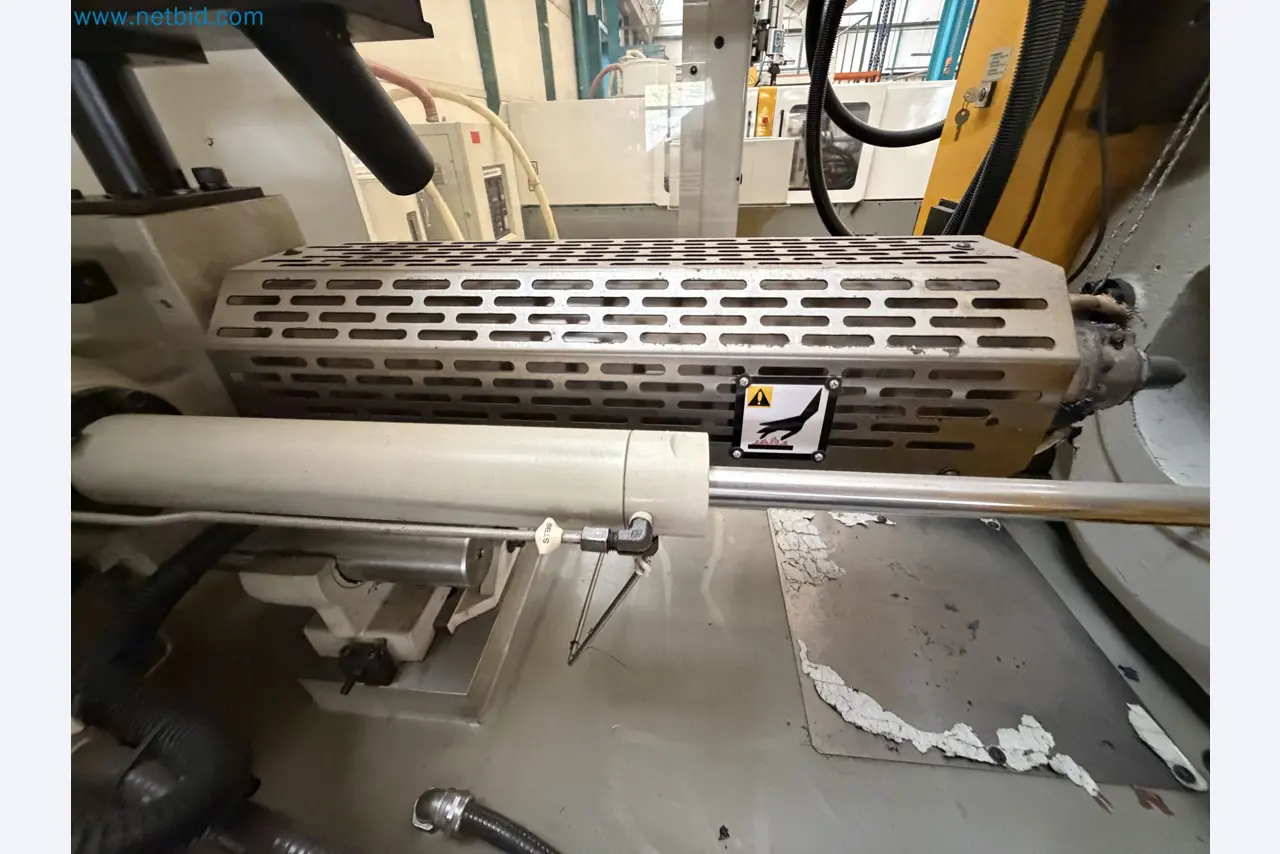 Closure of the Amiet Workshop: Swiss quality in bag lock manufacturing
-11