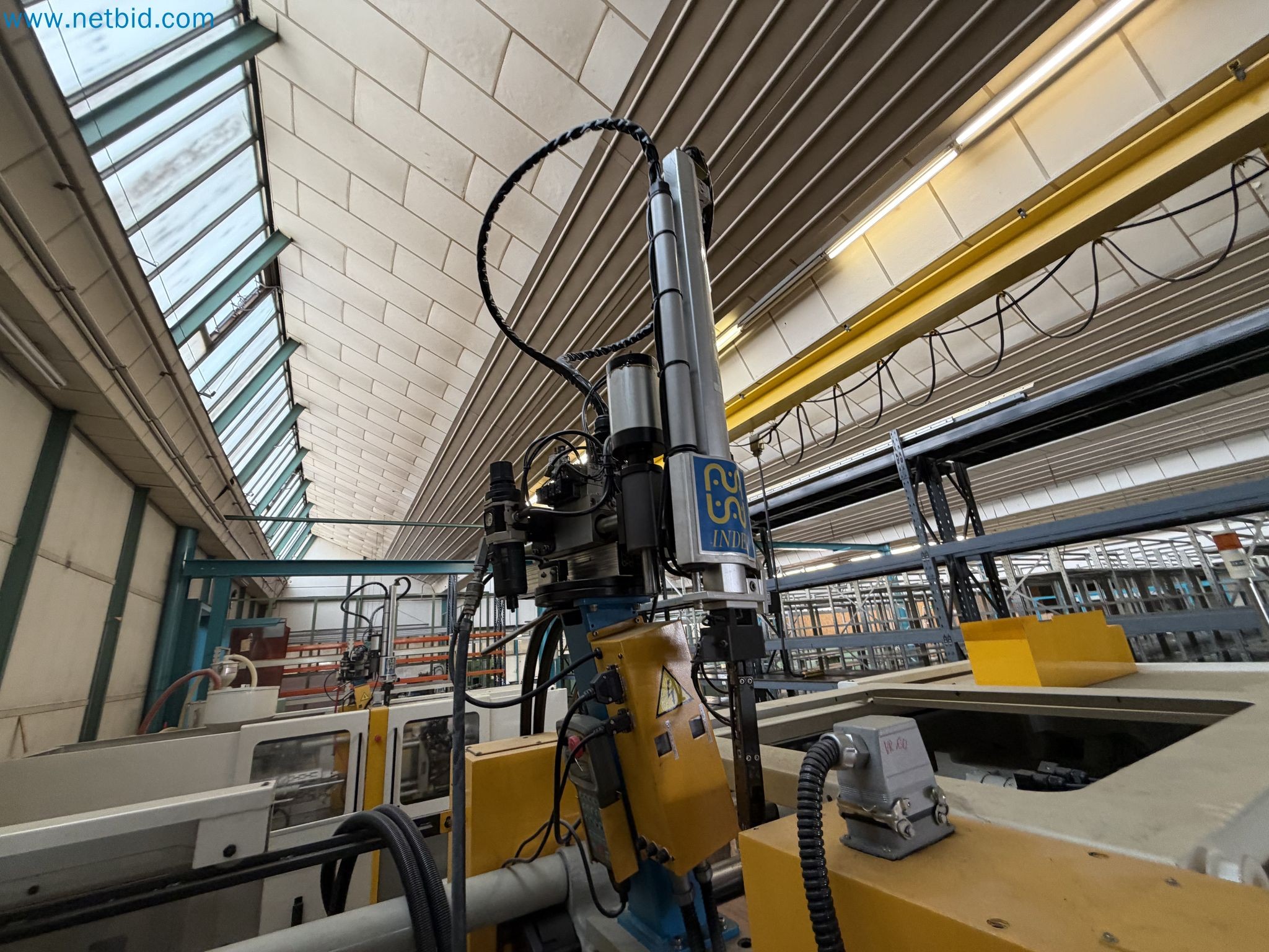 Closure of the Amiet Workshop: Swiss quality in bag lock manufacturing
-12