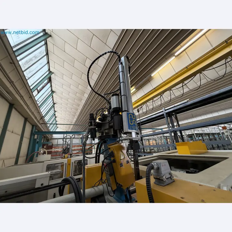 Closure of the Amiet Workshop: Swiss quality in bag lock manufacturing
-12