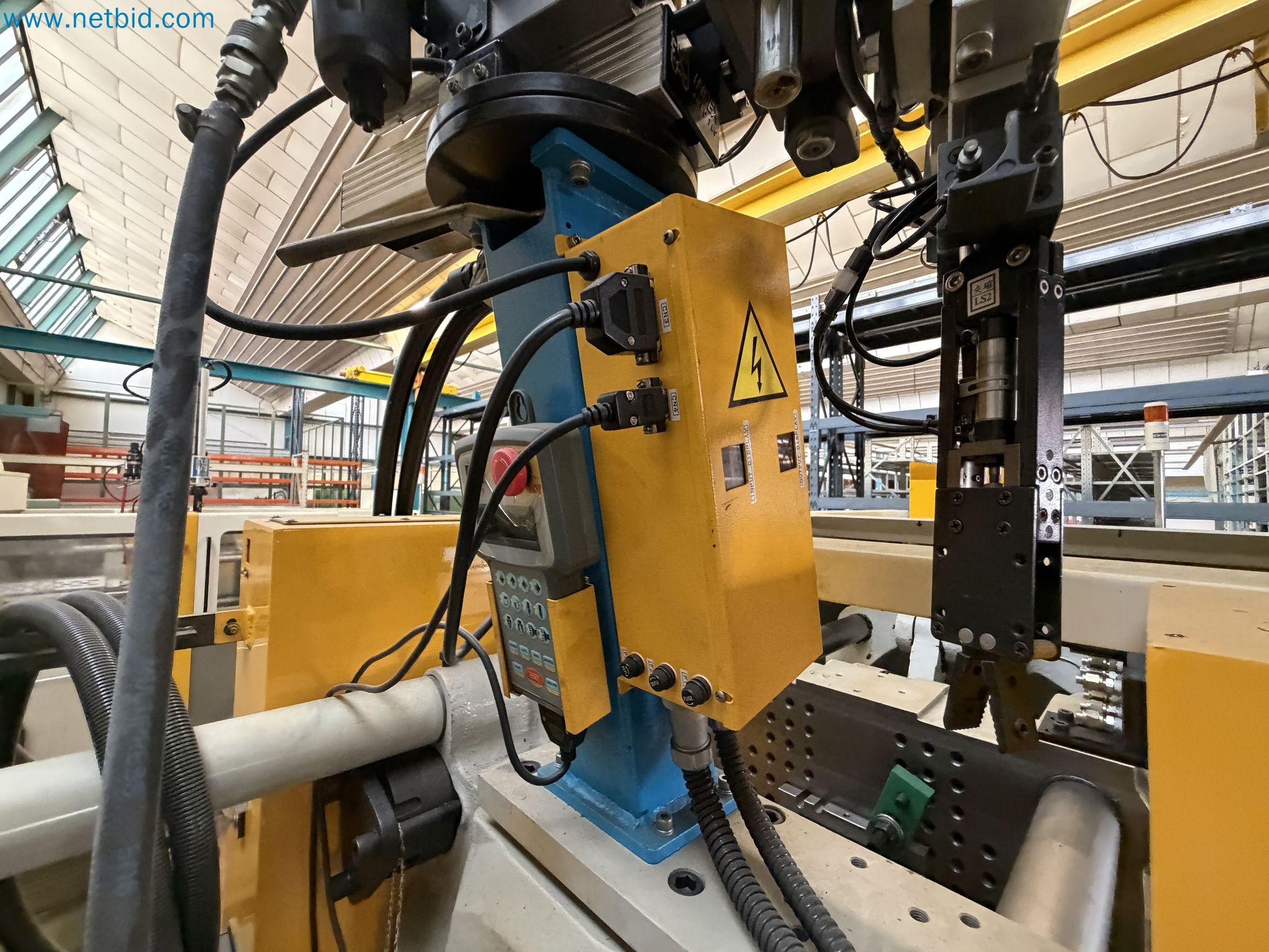 Closure of the Amiet Workshop: Swiss quality in bag lock manufacturing
-13