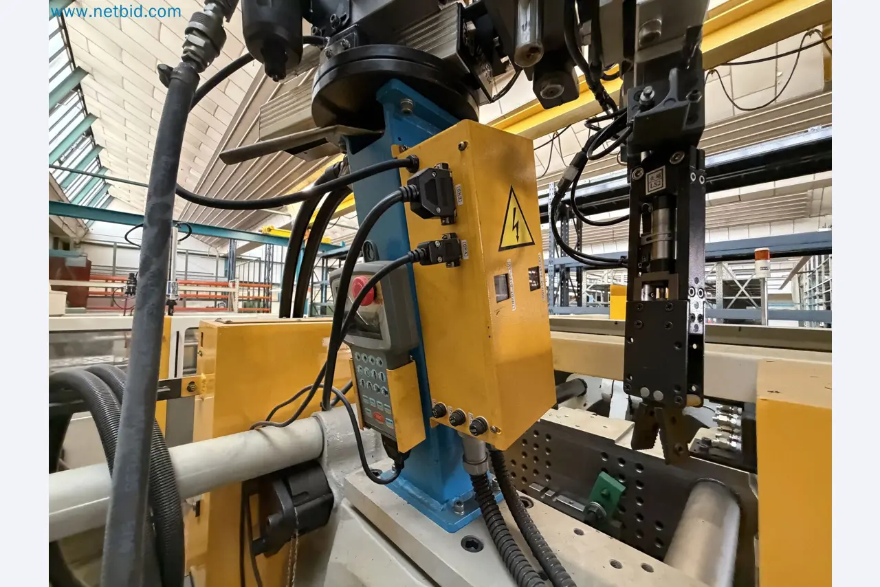 Closure of the Amiet Workshop: Swiss quality in bag lock manufacturing
-13
