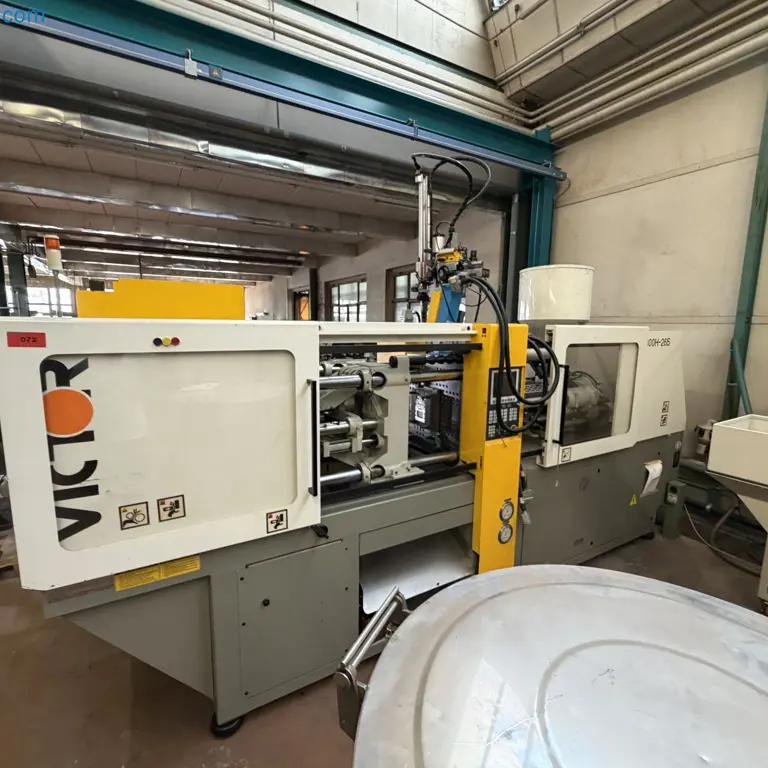 Injection molding machine Victor Taichung VR-130-1200H-265
