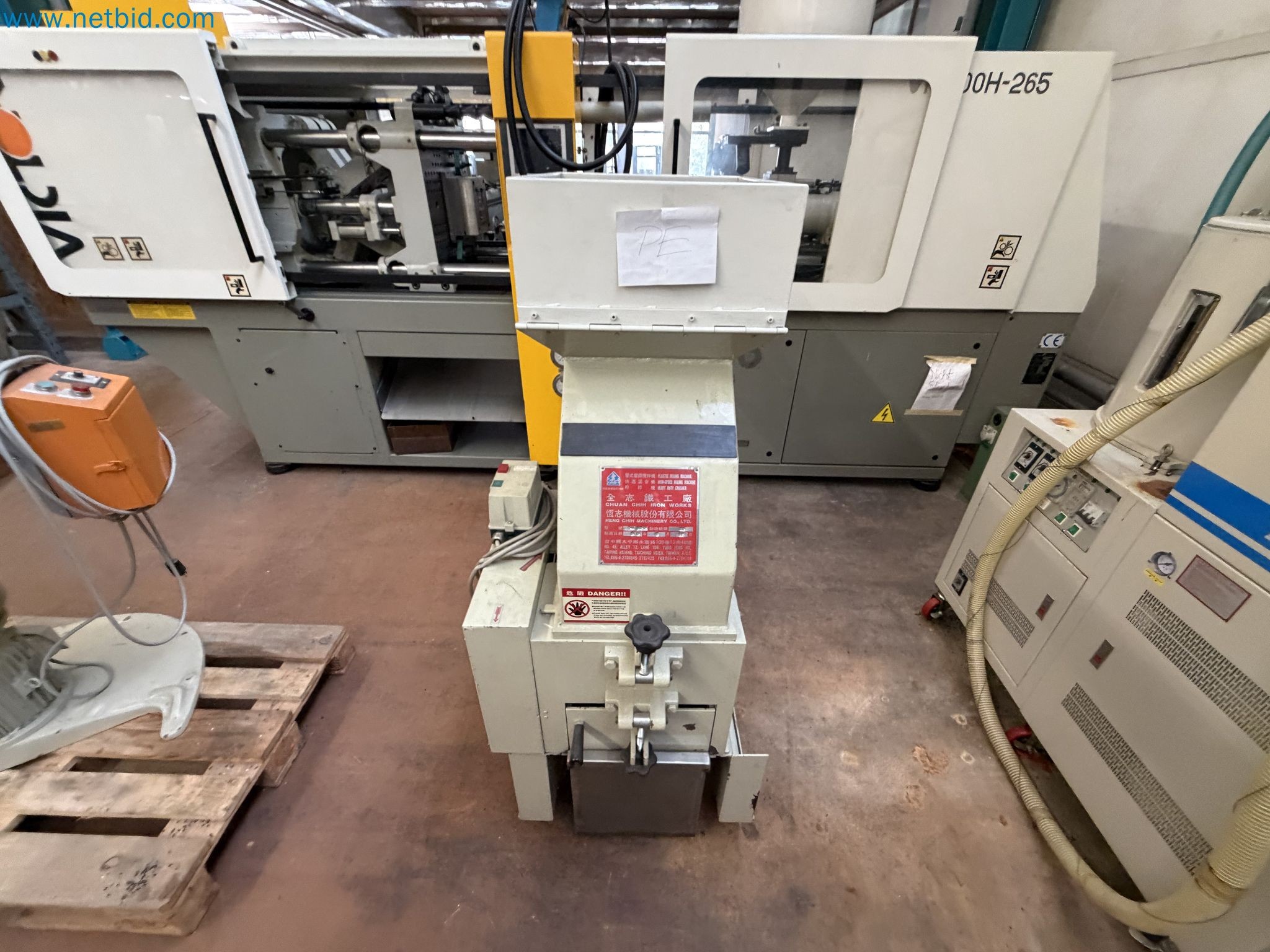 Closure of the Amiet Workshop: Swiss quality in bag lock manufacturing
-21