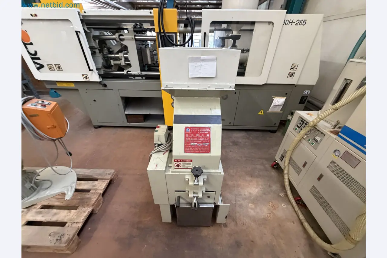 Closure of the Amiet Workshop: Swiss quality in bag lock manufacturing
-21