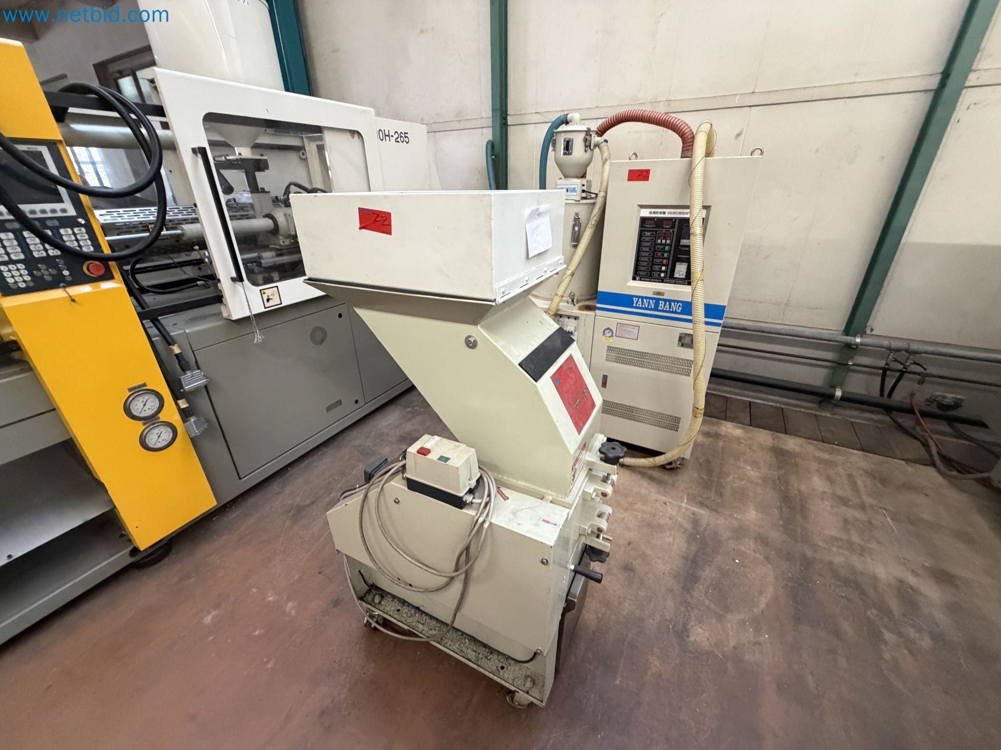Closure of the Amiet Workshop: Swiss quality in bag lock manufacturing
-23