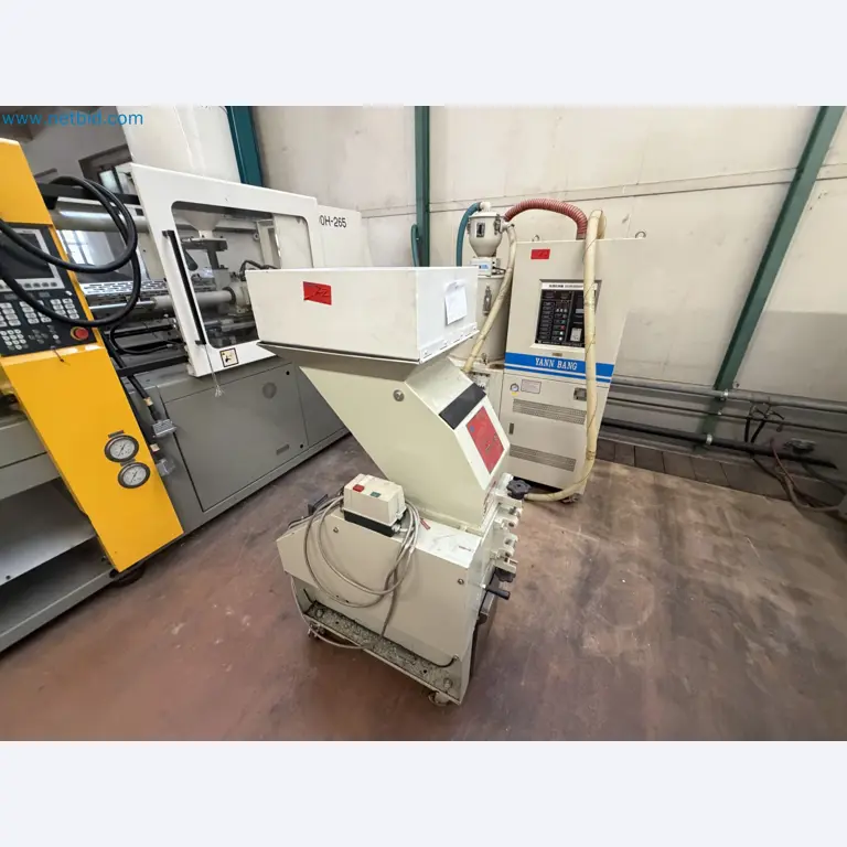 Closure of the Amiet Workshop: Swiss quality in bag lock manufacturing
-23