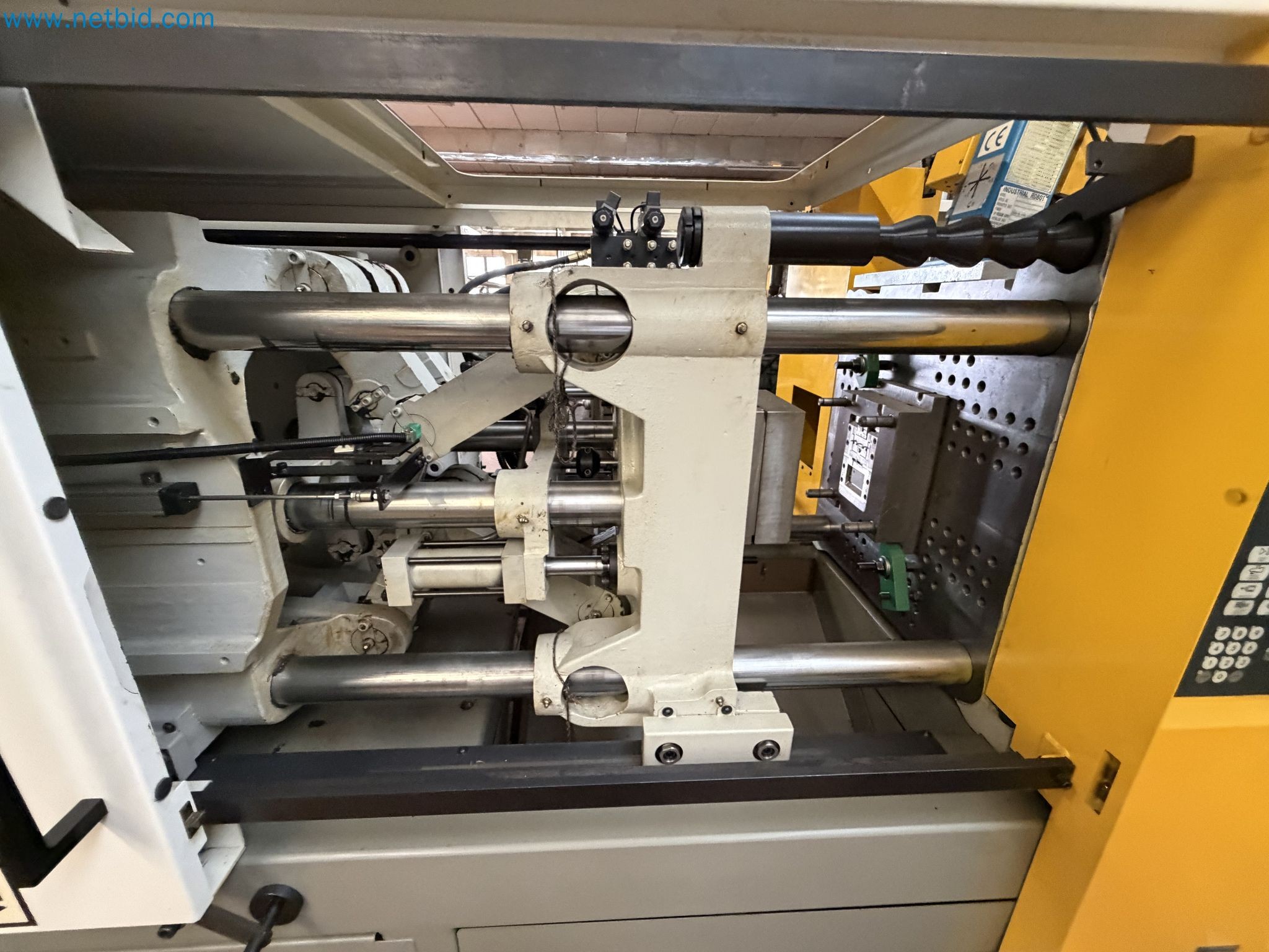 Closure of the Amiet Workshop: Swiss quality in bag lock manufacturing
-2
